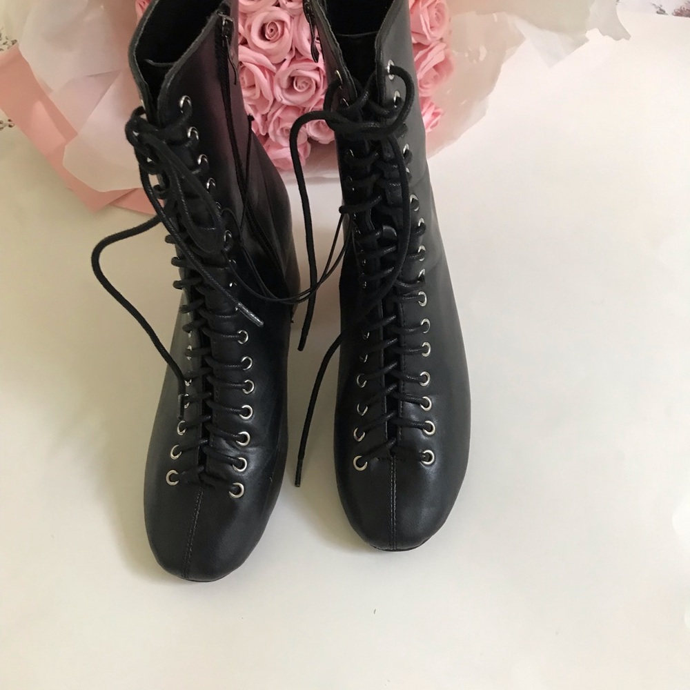 She & In boots - Picture 8 of 9